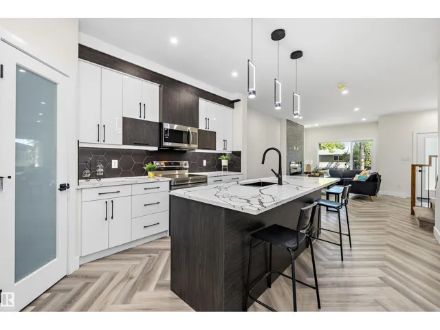 8319 81 AV NW NW, Edmonton, Alberta T6C0W1