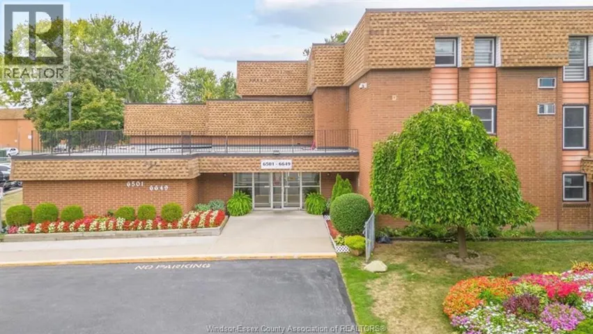 6563 THORNBERRY, Windsor, Ontario N8T3A6