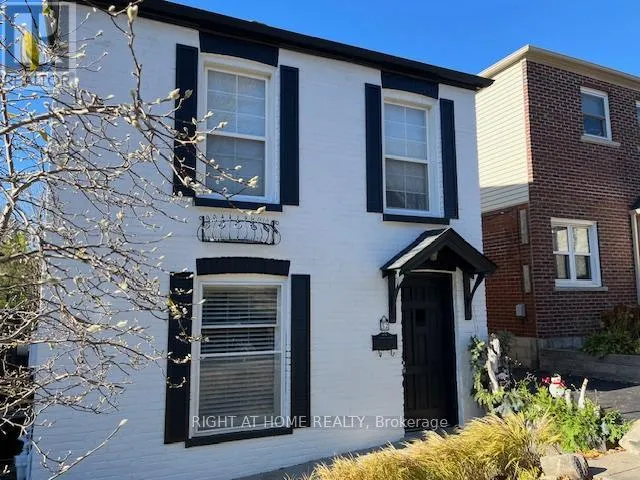 52 BERESFORD AVENUE, Toronto (High Park-Swansea), Ontario M6S3A8