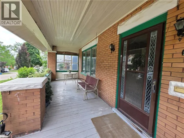 20 FAIRVIEW Avenue, Kitchener, Ontario N2H3E8