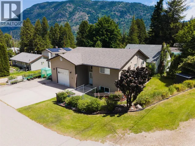 120 Kootenay Avenue, Castlegar, British Columbia V1N4H4
