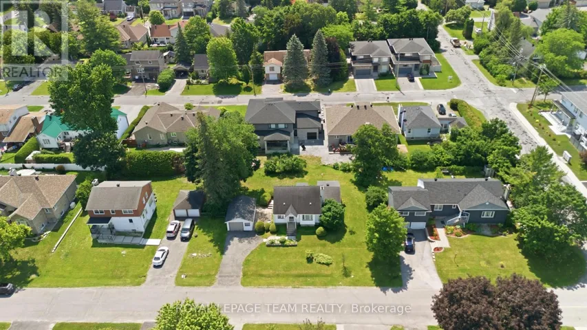 84 RITA AVENUE, Ottawa, Ontario K2G2H1
