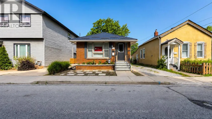 33 RAYMOND STREET, St. Catharines (Downtown), Ontario L2R2T3