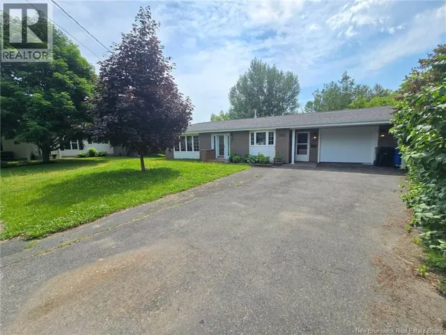 735 Assumption, Bathurst, New Brunswick E2A2V6