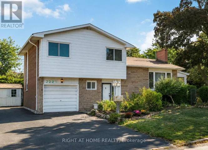 2221 CIRCLE PLACE, Ottawa, Ontario K1G3E2