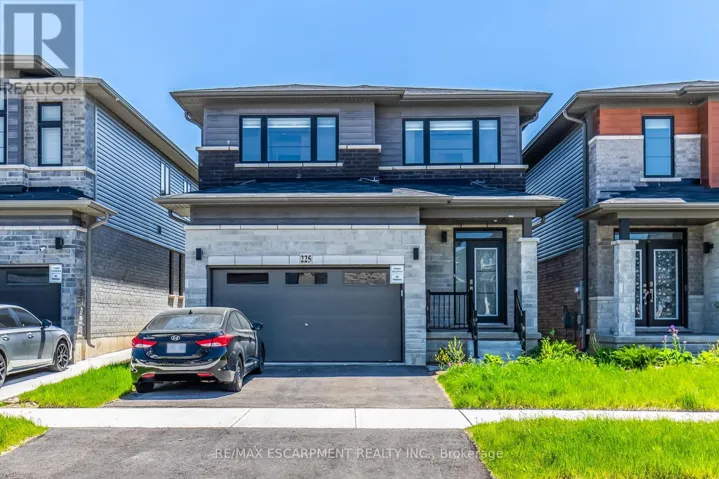 225 LONGBOAT RUN, Brantford, Ontario N3T0X1