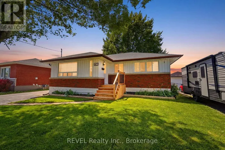 256 CLARKE STREET, Port Colborne (Killaly East), Ontario L3K2G5