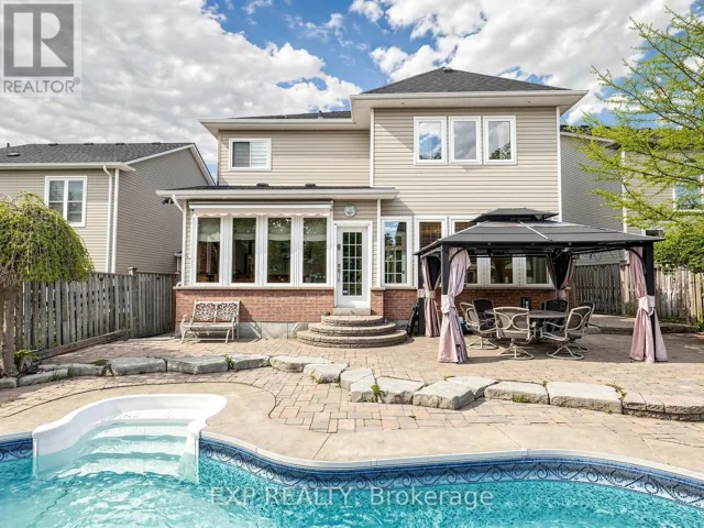 74 DARIUS HARNS DRIVE, Whitby (Brooklin), Ontario L1M2G7