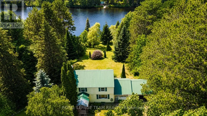 112 OTTAWA STREET, South Algonquin, Ontario K0J2M0