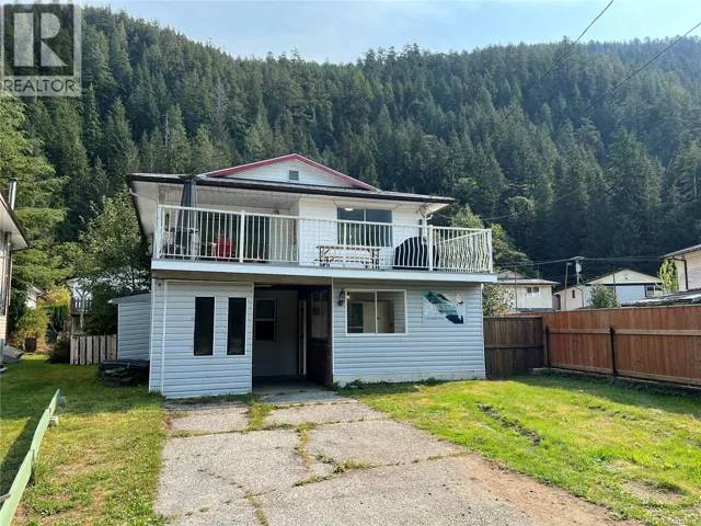 537 Maquinna Dr N, Tahsis, British Columbia V0P1X0