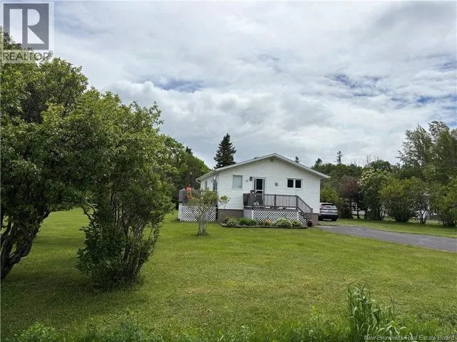 75 rue des chalets, Pointe-Verte, New Brunswick E8J2R4