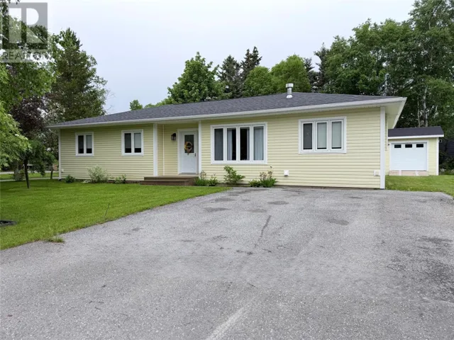 11 Tenth Avenue, Pasadena, Newfoundland & Labrador A0L1K0