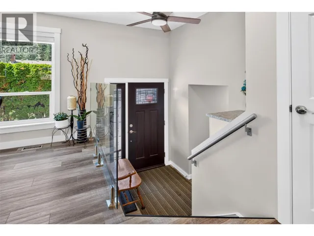 1077 Cascade Place, Kelowna, British Columbia V1V1H9