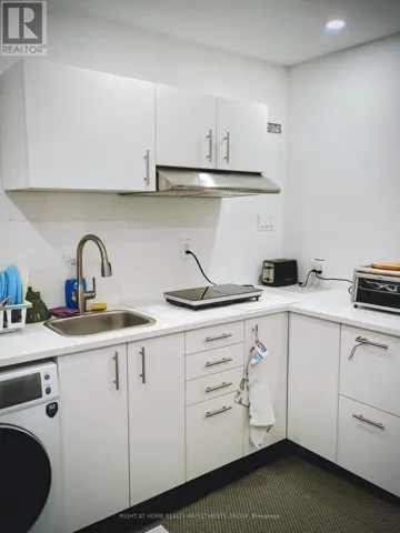 1 - 31 BARLETTA DRIVE, Vaughan (Patterson), Ontario L6A4H5