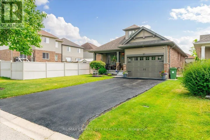 2 CHERRY BLOSSOM LANE, St. Thomas, Ontario N5R1L2