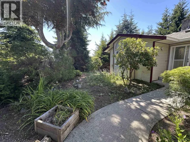 4987 LAUREL AVENUE, Sechelt, British Columbia V7Z0B9