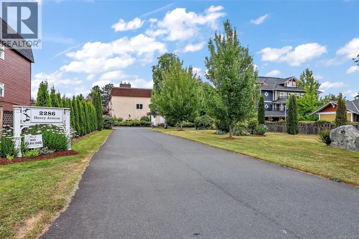 204 2286 Henry Ave, Sidney, British Columbia V8L2B2