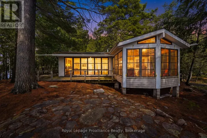 786 MAZINAW LAKE, Addington Highlands (Addington Highlands), Ontario K0H1K0