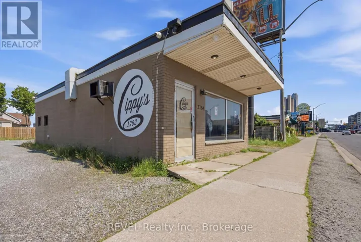 5784 STANLEY AVENUE, Niagara Falls (Clifton Hill), Ontario L2G3X7