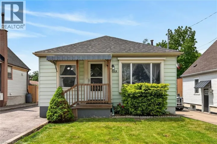 302 EAST 28TH Street, Hamilton, Ontario L8V3J3