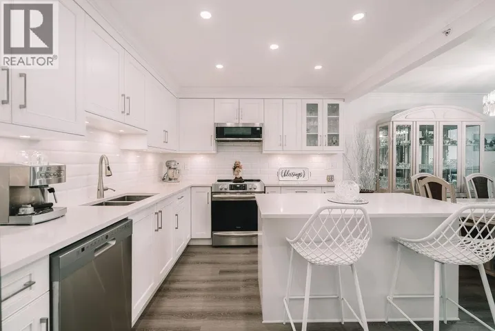 301 19236 FORD ROAD, Pitt Meadows, British Columbia V3Y2K1