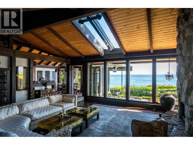 3581 BEACH AVENUE, Roberts Creek, British Columbia V0N2W2