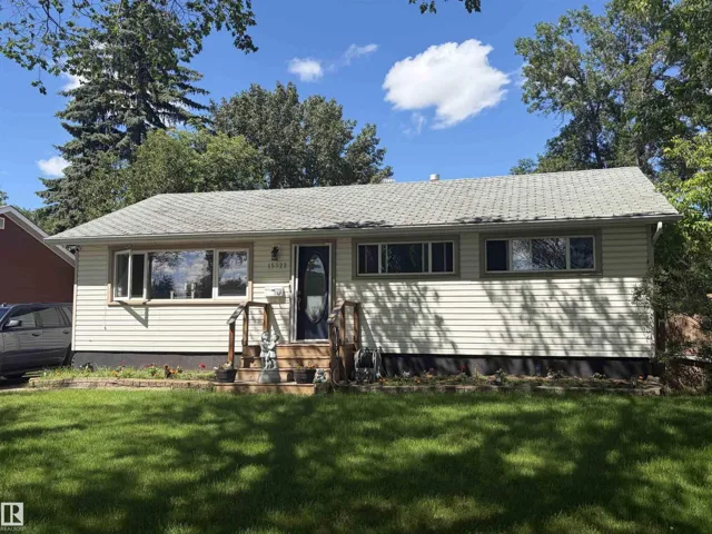 15922 92 AV NW, Edmonton, Alberta T5R5C6