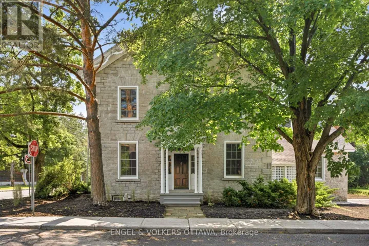 71 THOMAS STREET, Ottawa, Ontario K1M1M7