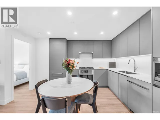 601 7977 LANSDOWNE ROAD, Richmond, British Columbia V6X0X5