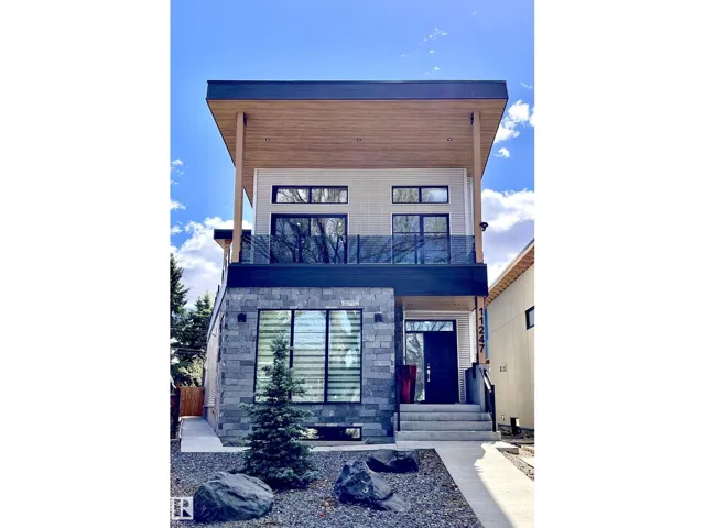 11247 71 AV NW, Edmonton, Alberta T6G0A5