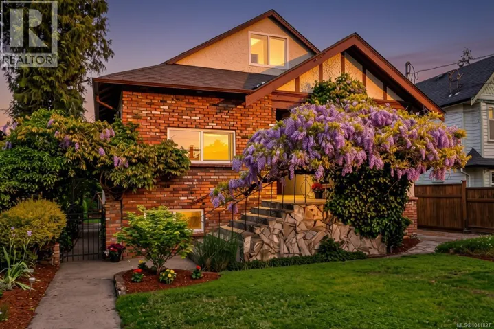 1730 Haultain St, Victoria, British Columbia V8R2L2