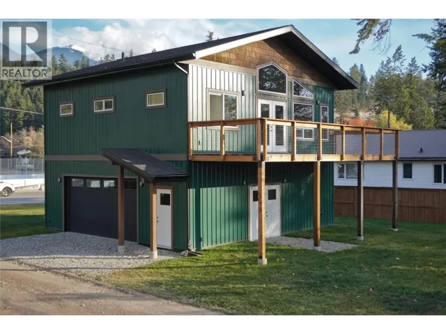905 13 Avenue S, Golden, British Columbia V0A1H0