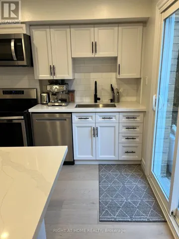 6 BROADPATH ROAD, Toronto (Banbury-Don Mills), Ontario M3C2B5