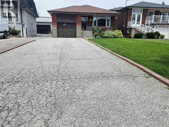 LOWER - 252 MAPLE LEAF DRIVE, Toronto (Rustic), Ontario M6L1P1