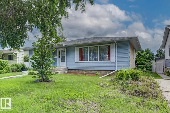 15707 92 AV NW, Edmonton, Alberta T5R5C5