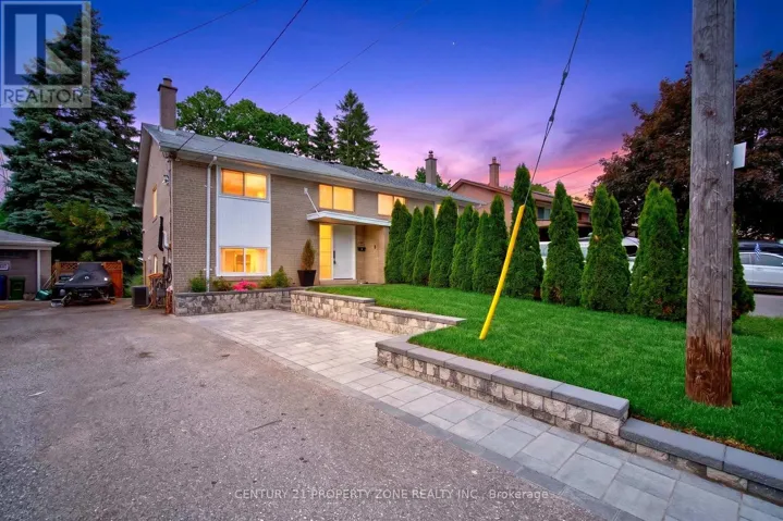 121 SAINT LUCIE DRIVE, Toronto (Humbermede), Ontario M9M1T4