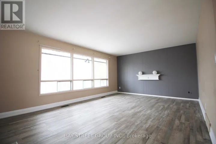 27 GLENBARR ROAD, St. Catharines (Glendale/Glenridge), Ontario L2T1Y2