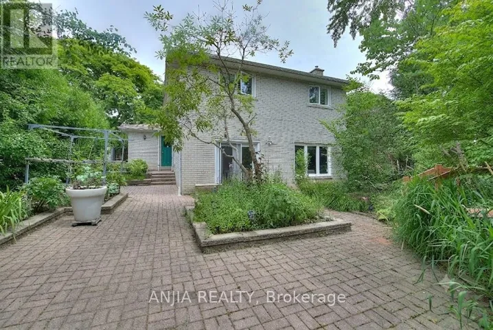 BACK YARD 1B ABOVE GROUND - 6 BELLBURY CRESCENT, Toronto (Don Valley Village), Ontario M2J2J7