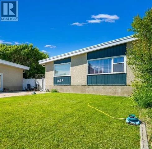 1864 16 Street SE, Medicine Hat, Alberta T1A7J7