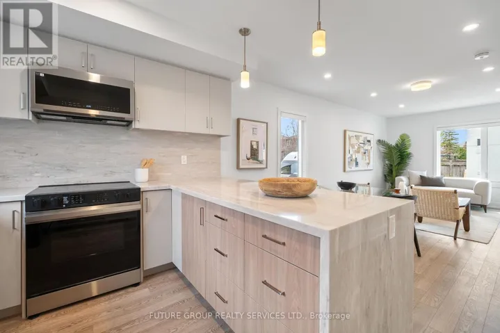 UNIT 2 - 34 POPLAR AVENUE, Toronto (Islington-City Centre West), Ontario M9B3R4