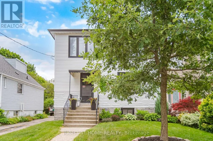 18 VANBRUGH AVENUE, Toronto (Birchcliffe-Cliffside), Ontario M1N3S9