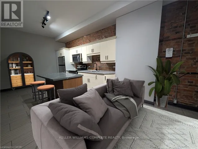 B - 473 KING STREET W, Hamilton (Strathcona), Ontario L8P1B8