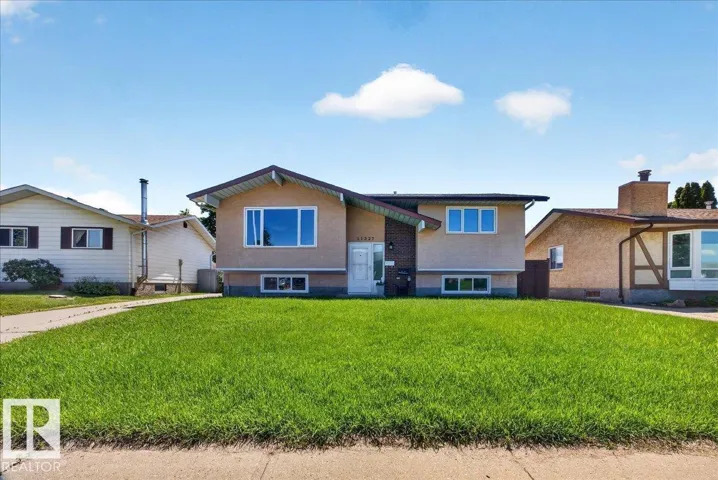 11327 165 AV NW, Edmonton, Alberta T5X3V8