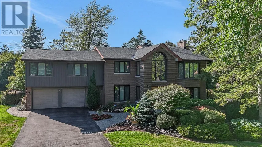 30 PENTLAND CRESCENT, Ottawa, Ontario K2K1V5