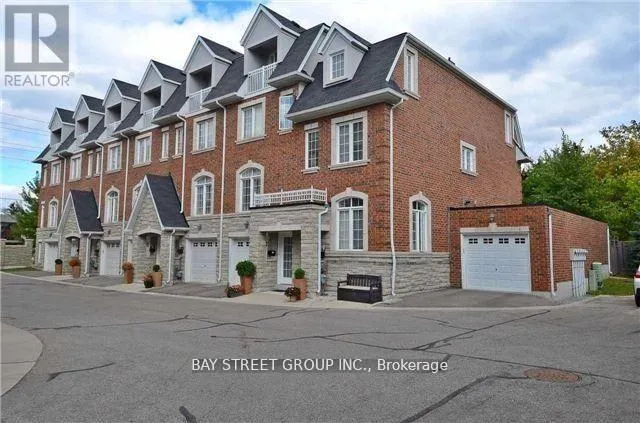 9 STRAWFLOWER MEWS, Toronto (Willowdale East), Ontario M2N0E8