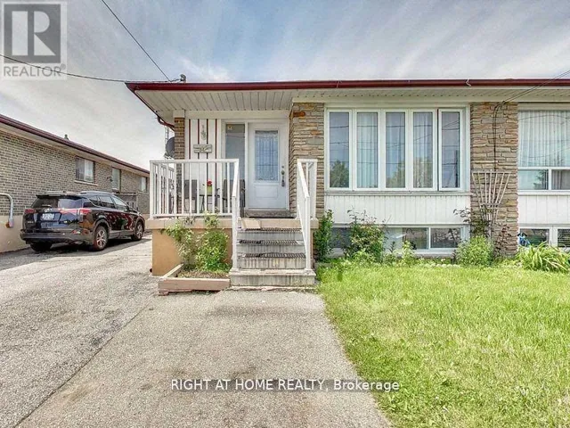MAIN FLOOR - 34 GOLDSBORO ROAD, Toronto (Humber Summit), Ontario M9L1A7