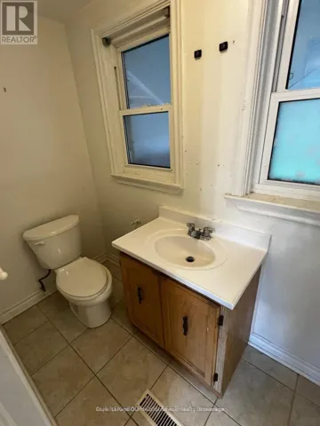 UPPER - 105 POYNTZ AVENUE, Toronto (Lansing-Westgate), Ontario M2N1J3