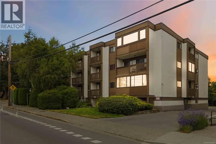304 830 Esquimalt Rd, Esquimalt, British Columbia V9A3M4