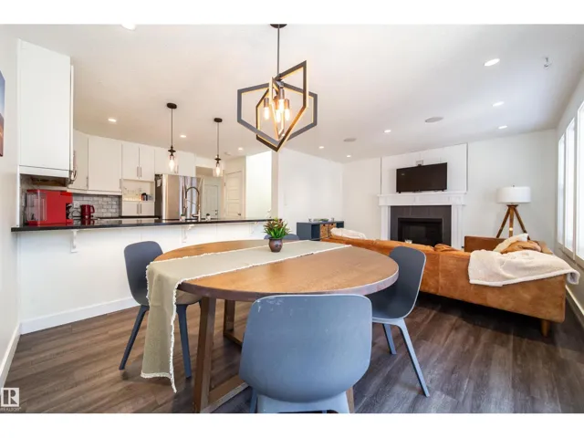 8916 217 ST NW, Edmonton, Alberta T5T7C4