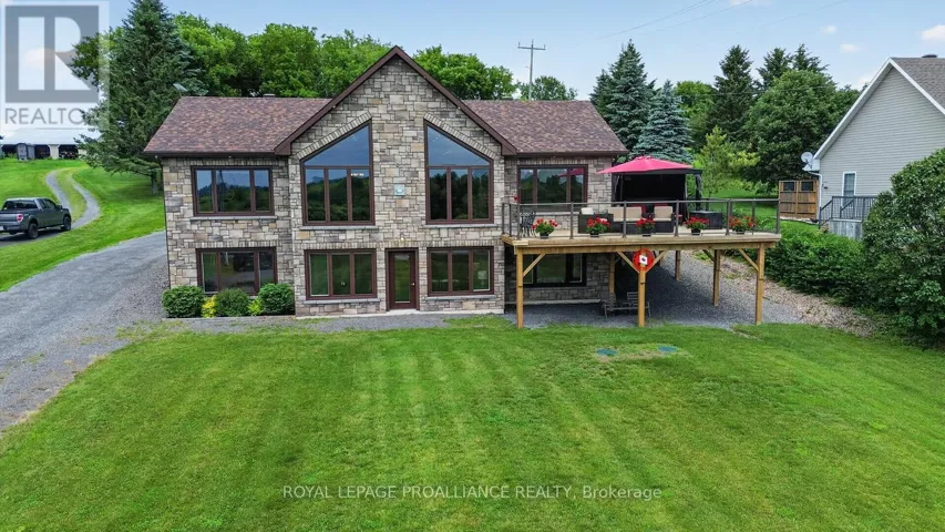 10283 COUNTY ROAD 2 ROAD, South Dundas, Ontario K0E1K0